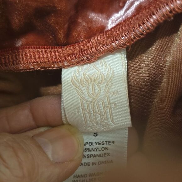 - HAH, CRUSHED VELVET ULTRA HIGH WAIST/FLAIR LEG PANTS SIZE SMALL. - Picture 10 of 11